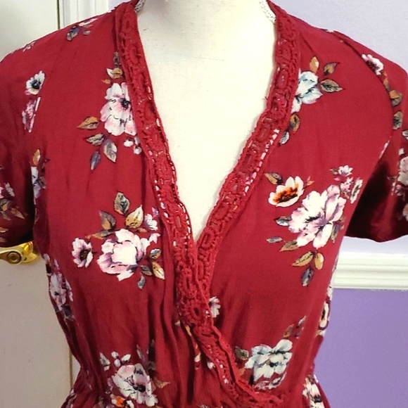 Boho Festival Burgundy Floral Laced Wrap Front Back Opening Flowy Romper M - Picture 2 of 12